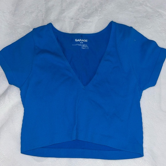 Garage Tops - Garage seamless v-neck cropped tshirt